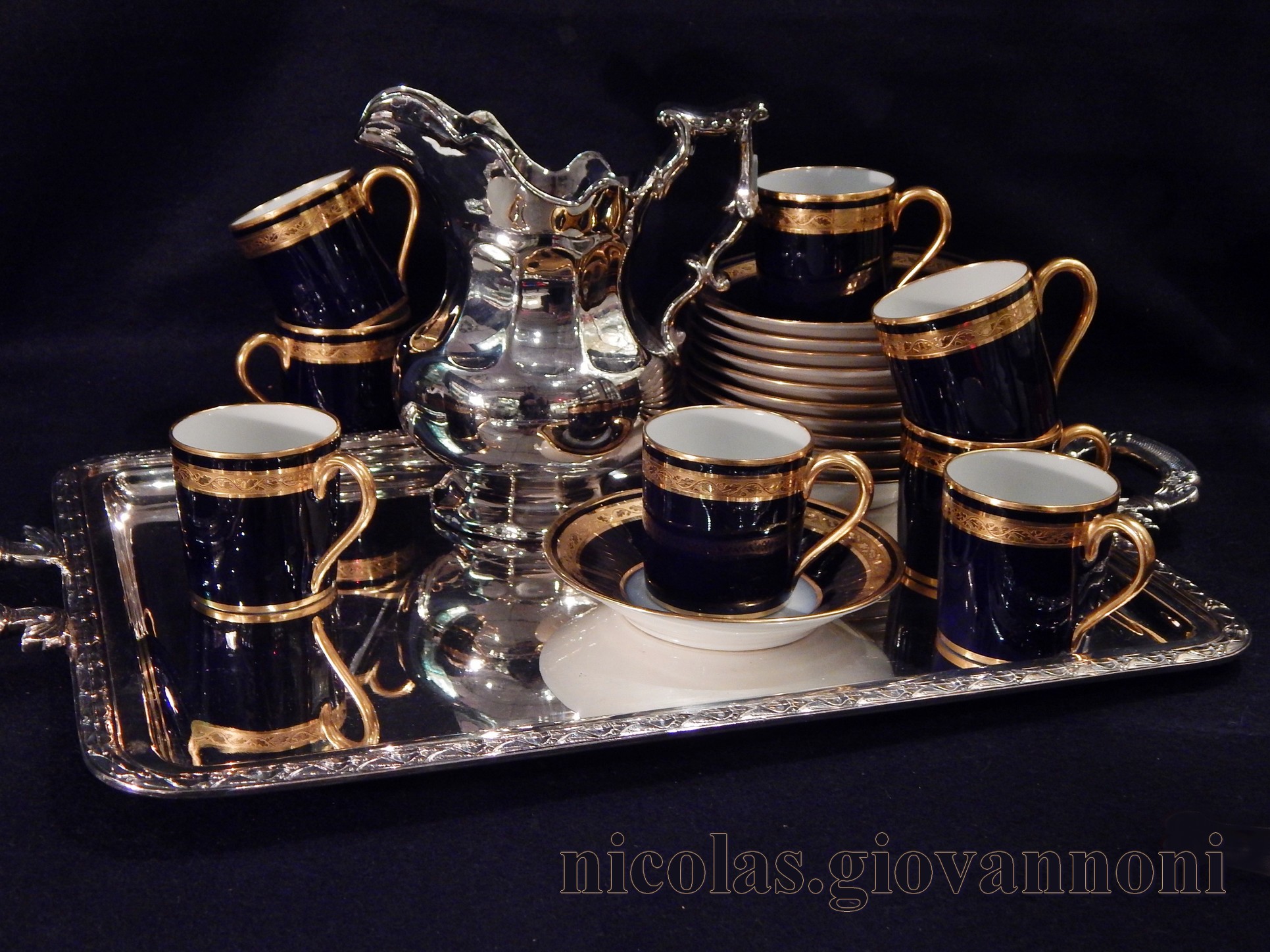 Service à café, porcelaine Limoges Goumont Labesse, bleu de four et or - Le  chat rouge